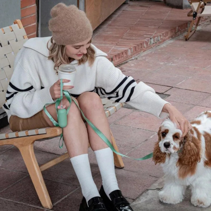 Distributeur de sacs ramasse-crottes pour chien – Design fleur rose