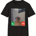 T-Shirt Unisexe Drôle – Gustavo le Chien au Téléphone | Style Décontracté