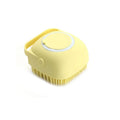 Chat lavé sans stress avec la brosse en silicone